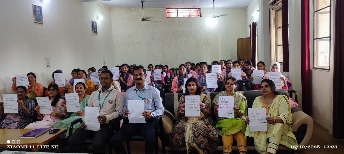 आईडीबीआई बैंक द्वारा चन्द्रावती तिवारी कन्या स्नातकोत्तर महाविद्यालय में सतर्कता जागरूकता कार्यक्रम आयोजित