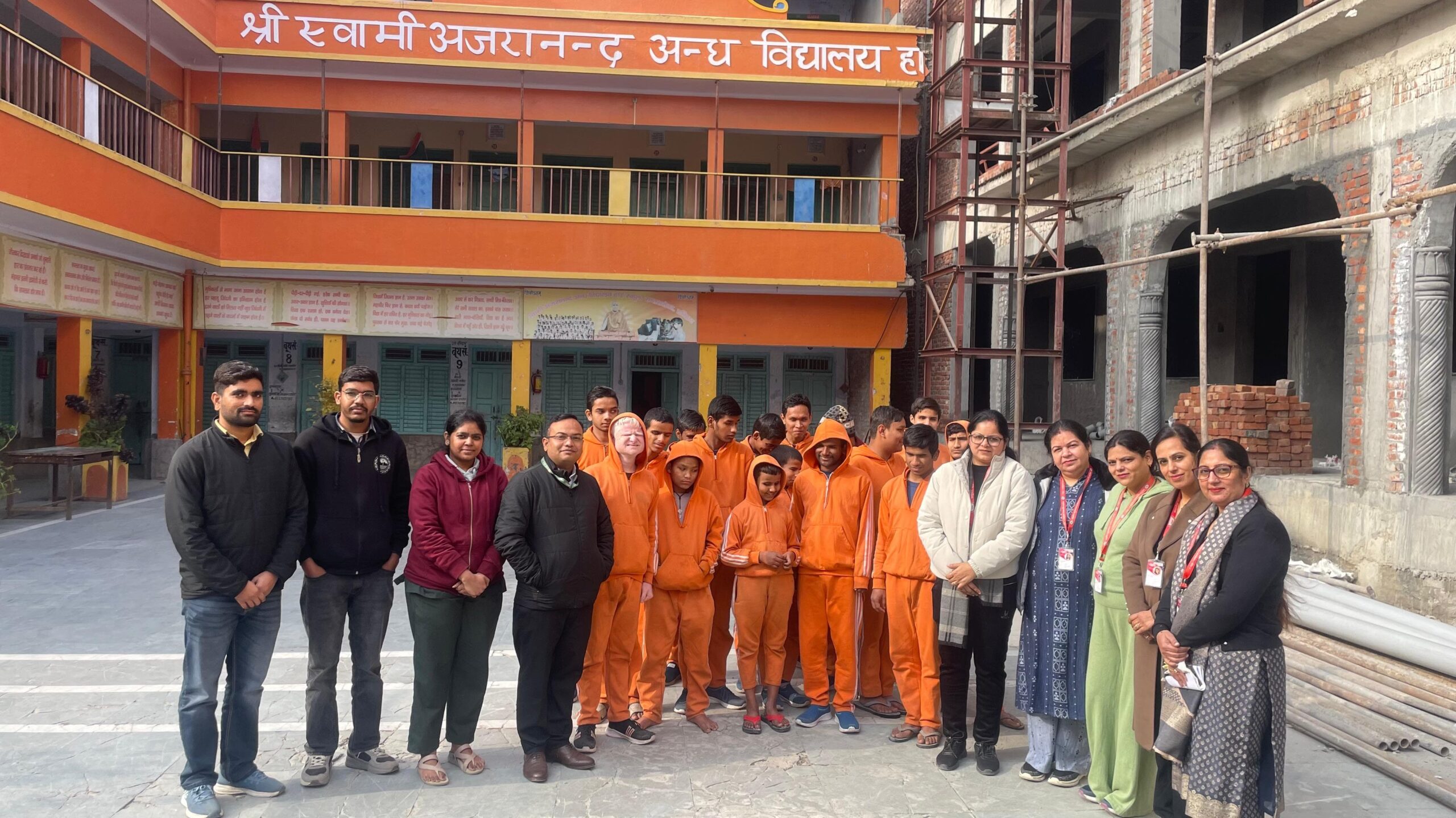 *वसुधैव कुटुंम्बकम् फाउंडेशन और ब्लड वालंटियर्स हरिद्वार द्वारा आयोजित आई टेस्टिंग कैंप में 65 बच्चों की जांच*