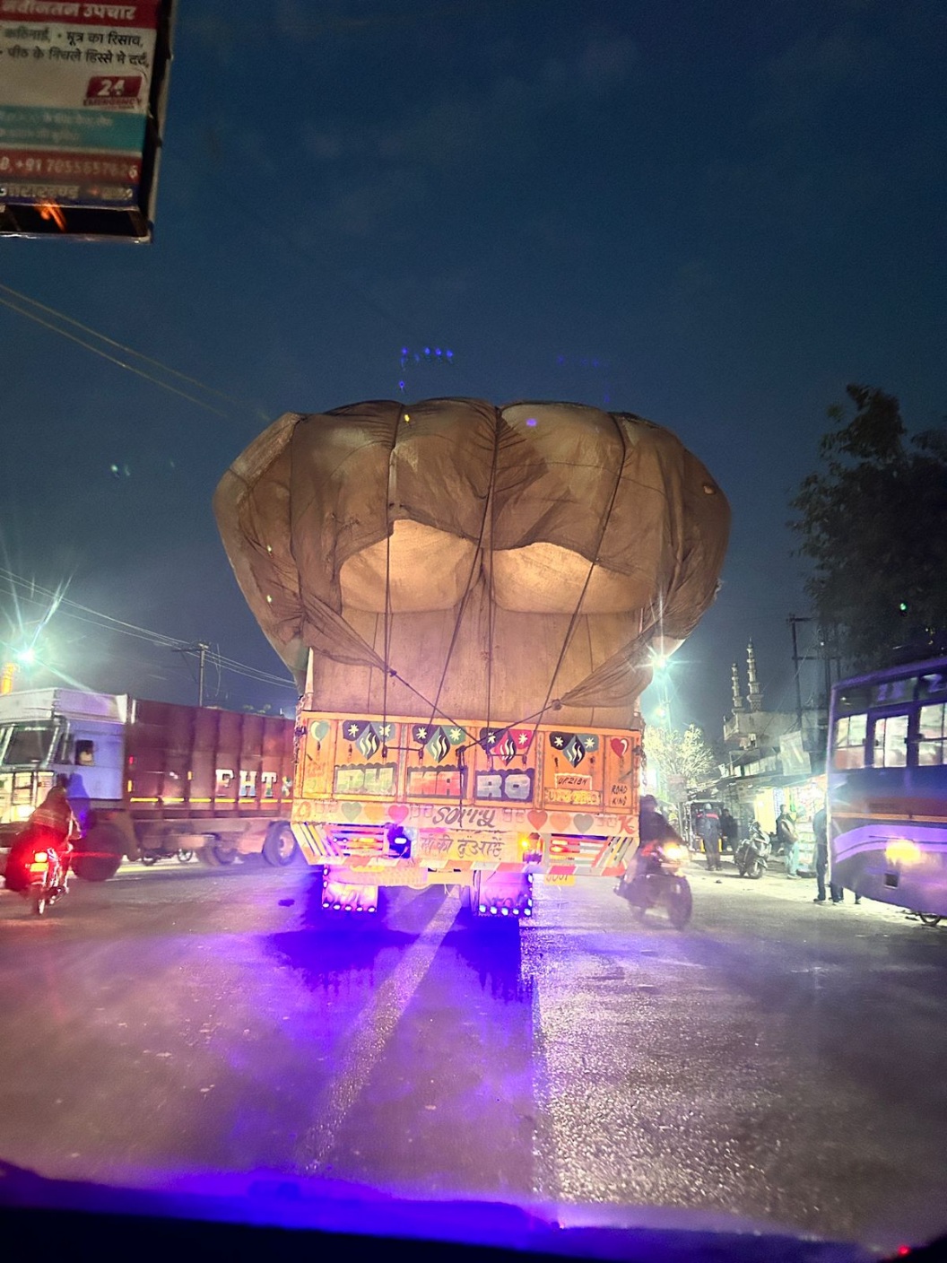 काशीपुर/ठाकुरद्वारा ओवरलोड ट्रैक बन रहे जानलेवा, रामपुर हादसे ने दी गंभीर चेतावनी – Overloaded Trucks Becoming Deadly, Rampur Accident Gives Serious Warning