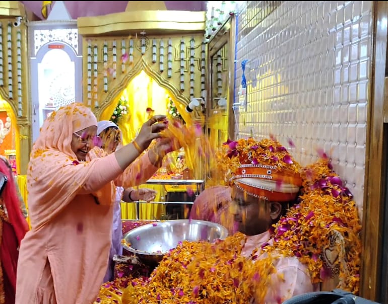 काशीपुर – श्री विवेक प्रेम ट्रस्ट नंगली आश्रम में आज बड़ी धूमधाम से खेली गई फूलों की होली