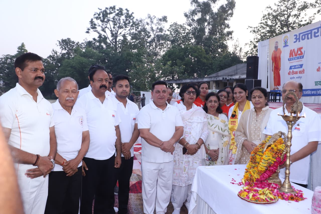 अंतरराष्ट्रीय योग दिवस पर काशीपुर हुआ योगमय, महापौर दीपक बाली बोले- योग है स्वस्थ जीवन का आधार