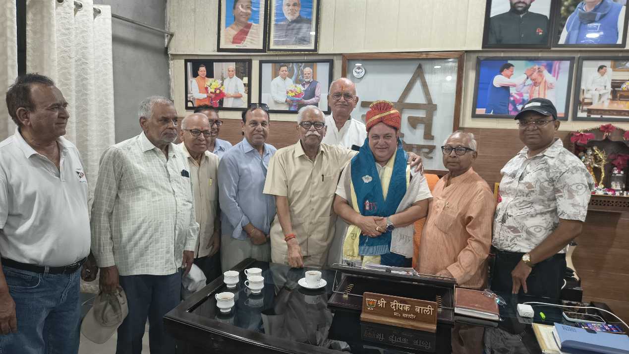 काशीपुर – किन्नरों के उत्पीड़न से निजात दिलाने पर काशीपुर कल्याण मंच ने किया महापौर दीपक बाली का अभिनंदन