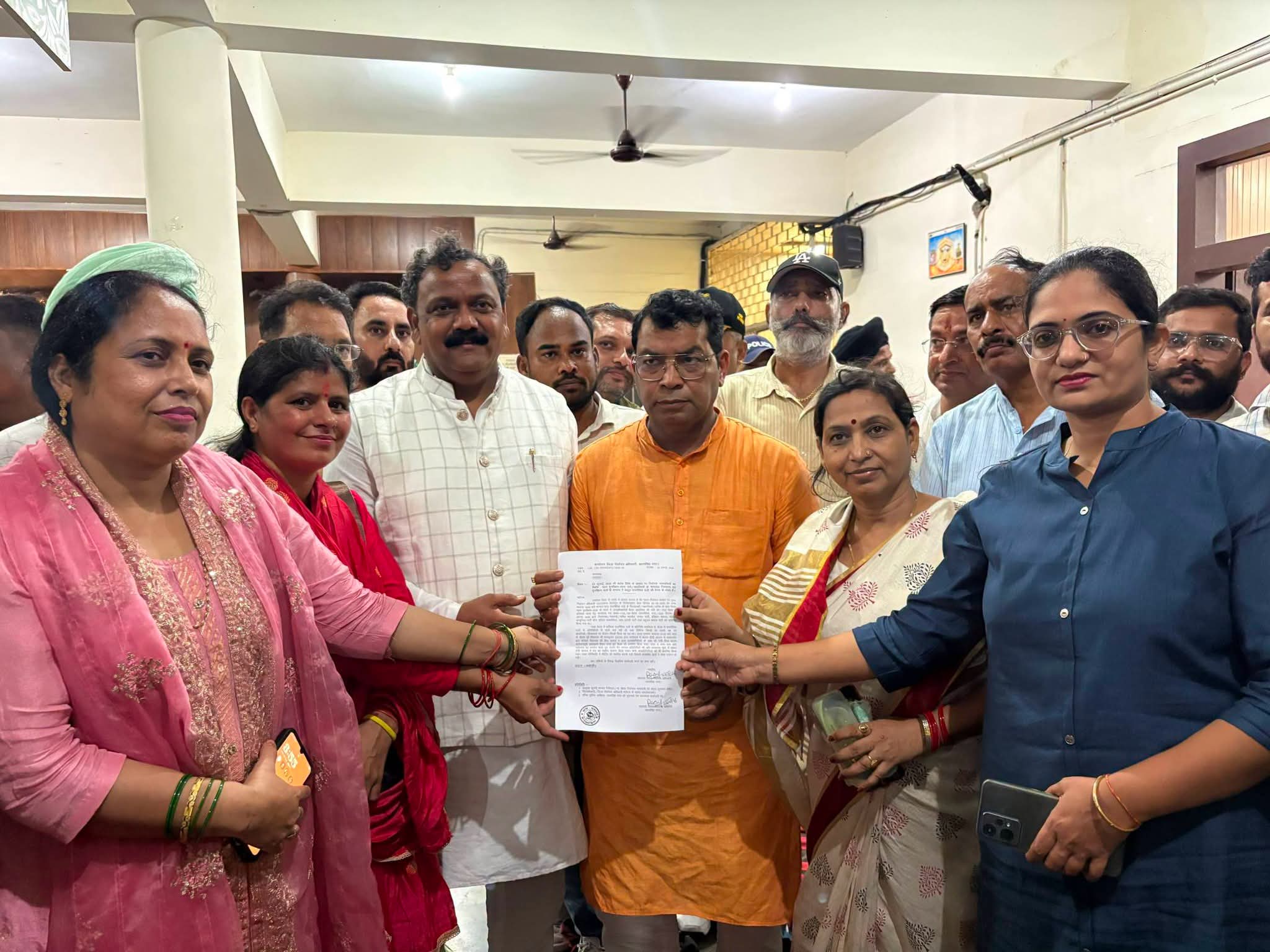 रुद्रपुर – SIR बैठक में हंगामा, पूर्व विधायक राजकुमार ठुकराल पर गंभीर आरोप; पुलिस से वैधानिक कार्रवाई का अनुरोध