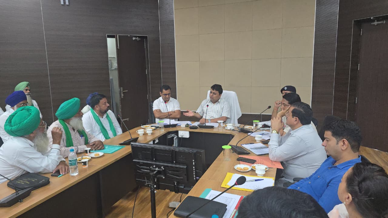 रुद्रपुर – किसानों के साथ बैठक सौहार्दपूर्ण वातावरण में सम्पन्न, समस्याओं के शीघ्र समाधान का आश्वासन